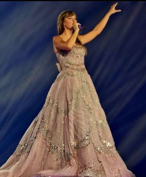 @rachelerin.s • taylor swift debuts new gown for enchanted✨ paris night one erastour • Threads Speak Now Dress, Enchanted Dress, Dress Paris, Taylor Swift New, Taylor Swift Speak Now, Estilo Taylor Swift, Taylor Swift Cute, Taylor Swift Funny, Taylor Swift Outfits