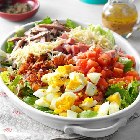 Swiss Cobb Salad Recipe -Topped with ham, roast beef, bacon and other fixings, this hearty salad has an excellent blend of flavors. A from-scratch vinaigrette adds the refreshing final touch. —Taste of Home Test Kitchen Salad Cobb, High Protein Salads, Salad Kit, Chicken Salad With Grapes, Cobb Salad Recipe, Protein Salad, Turkey Salad, Healthy Chicken Salad, Diner Recipes