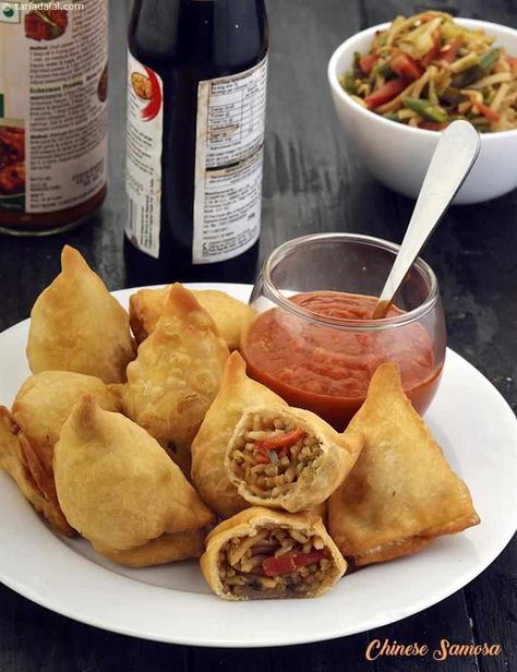 Indochinese Recipes, Potli Samosa, Kitty Recipes, Curry Soup Recipes, Japanese Decoration, Indo Chinese Recipes, Samosa Recipe, Indian Appetizers, Indian Dinner