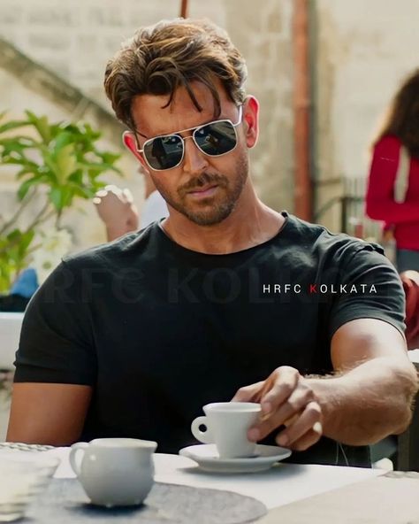 Hrithik Roshan Hairstyle, Bollywood Glamour, Bodybuilding Pictures, Bollywood Music Videos, Nice Person, Gentleman Aesthetic, Instagram Dp, Bollywood Hairstyles, Original Supermodels