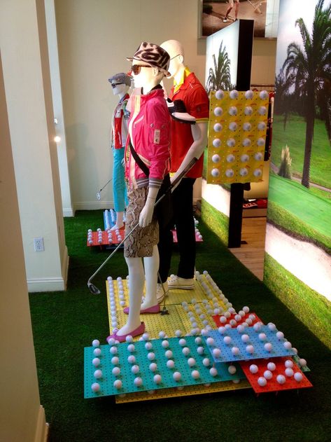 Golf Window Display for Bogner Golf Window Display Visual Merchandising, Golf Window Display, Golf Pop Up Store, Golf Merchandising, Adidas Event, Golf House, Golf Room, Industry Design, Shop Displays