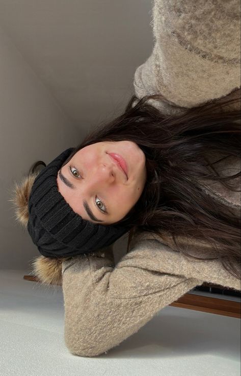 Selfies Inspiration, Selfie Inspo, Outfit Cute, Photoshoot Themes, Self Love Affirmations, Winter Hoodies, Selfie Ideas, Instagram Ideas, Cozy Outfit