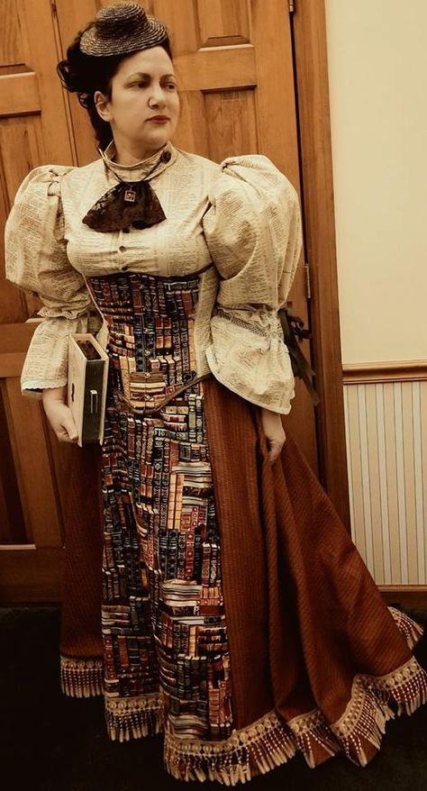 A Victorian Librarian #steampunk #victorian #corset Victorian Cosplay Female, Victorian Librarian, Steampunk Librarian, Corset Victorian, Female Wizard, Victorian Cosplay, Wizard Costume, Steampunk Tendencies, Victorian Corset