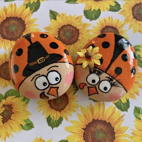 Thanksgiving Rock Painting, Fall Painted Rocks, Lady Bug Painted Rocks, Scarecrow Painting, Squirrel Painting, Rock Painting Supplies, Ladybug Rocks, Fall Rock, Halloween Rocks