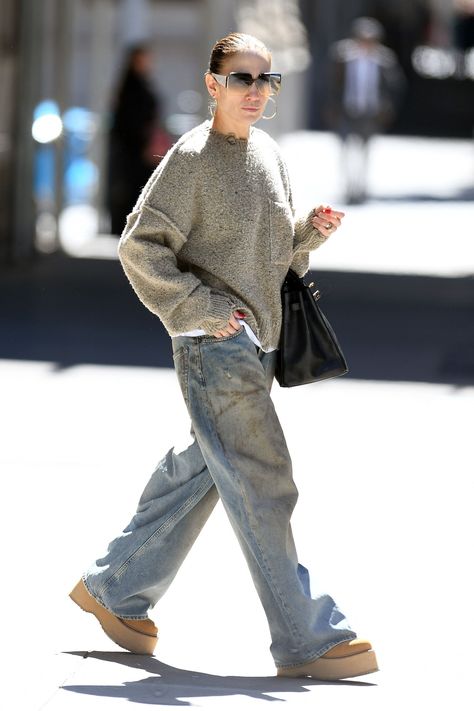 Jennifer Lopez Stepped Out in New York City in Baggy "Dirty" Jeans and Platform Boots | Who What Wear Baggy Jeans Combat Boots, Dirty Jeans Outfit, Baggy Jeans With Boots, Winter Baggy Jeans Outfit, Outfits With Platform Boots, Boots Jeans Outfit, Knit Jumper Outfit, Baggy Jeans Outfit Winter, Knitted Jumper Outfit