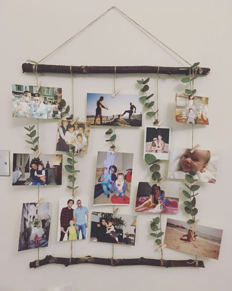 Wood Stick Craft, Wooden Stick Decor, Wooden Sticks Wall Decor, Diy Picture Hanger Ideas, Stick Home Decor Diy, Hanging Stick Decor, Diy Hanging Photo Display, Display Instax Mini Photos, Stick Hanging Decor