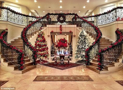 Oh sure, just your average family home. Luxury Christmas Decor, Christmas Staircase, Rich Kids Of Instagram, Rich Kids, Christmas House, Luxury Decor, Yellowstone National, Staircases, Christmas Aesthetic