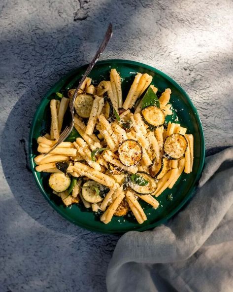 Let’s be honest, zucchini usually tastes best in disguise: dark chocolate zucchini bread, cinnamon-scented zucchini muffins, deep fried zucchini flowers, etc. I wanted to develop a recipe that embraced summer’s abundant star in its natural form while enhancing its flavor (because, if we’re still being honest, it needs the help). This lemon zucchini pasta recipe with crisp, creamy rounds of the squash and a smattering of fresh basil keeps the vegetable in full view. You’ll know that you… Dark Chocolate Zucchini Bread, Lemon Zucchini Pasta, Fried Zucchini Recipe, Deep Fried Zucchini, Fried Zucchini Flowers, Zucchini Pasta Salad, Zucchini Pasta Recipes, Fried Zucchini, Zucchini Flowers