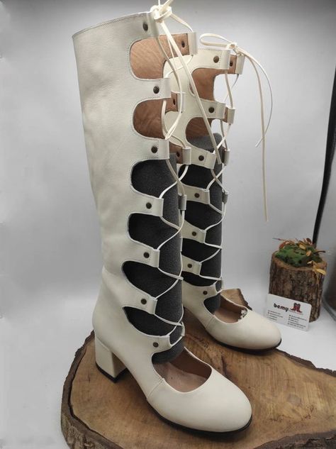 Swaggy Shoes, 60s Boots, Boots Victorian, White Lace Up Boots, Medieval Boots, Hippie Shoes, Retro Boots, Viking Shoes, Festival Boots