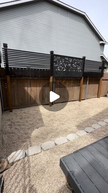 Hannah on Instagram: "Who’s ready for summer BBQ’s?! This side yard was a mess when we moved in. It was uneven and filled with mud and weeds. It is also, where we decided that to put our hot tub and BBQ. It was time to fix up this area and make it easier to walk in AND a little nicer to look at.  #sideyard #backyarddesign #backyardgoals #diymom #diy #privacyscreens #privacyscreen #backyardprivacyscreen #backyardproject #springprojects #bbqarea #newtodiy #backyardideas #bbqarea #sideyard #sideyardlandscaping" Diy Bbq Area, Backyard Privacy Screen, Side Yard Landscaping, Diy Bbq, Spring Projects, Bbq Area, Mom Diy, Side Yard, Backyard Projects