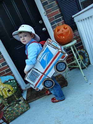 Truck Costume, Cardboard Car, Community Helpers Preschool, Truck Diy, Mail Truck, Truck Party, Diy Costume, Card Board, Halloween 2016