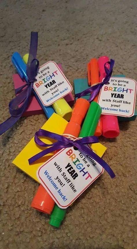 Welcome Back Teacher, Welcome Back Gifts, Appreciation Gifts Diy, Staff Appreciation Gifts, Gifts For Students, Teacher Treats, Teacher Appreciation Gifts Diy, Diy Back To School, School Treats