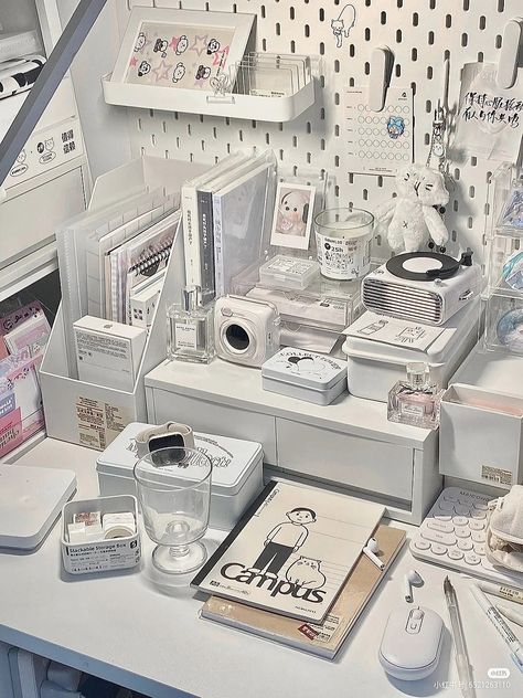 Cute Stationary School Supplies, Desk Inspo, Study Room Decor, Stationary School, Desk Tidy, Cute Stationary, Simple Aesthetic, Cute Room Ideas, Aesthetic Stuff