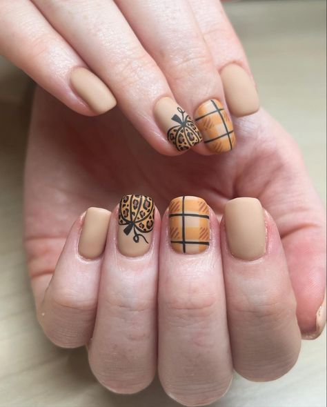 Fall Pumpkin Nails 2023, Pumpkin Cheetah Nails, Leopard Pumpkin Nails, Fall Luminary Nails, White Pumpkin Nails, Cheetah Fall Nails, Fall Nails With Pumpkins, Pumpkin Nails Fall, Fall Pumpkin Nails