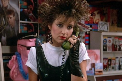 The Fabulous Stains: ☆ Style Icon: Iona (Pretty In Pink) ☆ John Hughes Movies, Annie Potts, Film Cult, Look 80s, Pink Movies, John Hughes, 80s Movies, 80s Fashion, New Wave