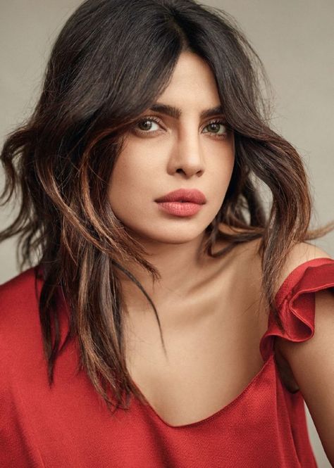 Actress Priyanka Chopra wears a red Valentino dress Chopra Priyanka, Priyanka Chopra Style, Priyanka Nick, Miss World 2000, Beauty Tips In Hindi, Red Valentino Dress, Coconut Oil Beauty, Popular Celebrities, Celebrity Beauty Secrets