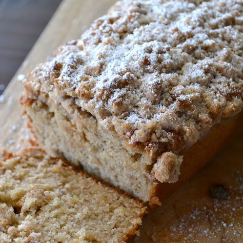 This Cinnamon Crumb Banana Bread is the perfect combination of moist banana bread and a crumbly coffee cake topping. It is a crowd pleaser! Cinnamon Streusel Bread, Cinnamon Crumb Cake, Cinnamon Banana Bread, Cream Cheese Bread, Cinnamon Streusel, Moist Banana Bread, Blueberry Cream Cheese, Best Banana Bread, Tasty Kitchen