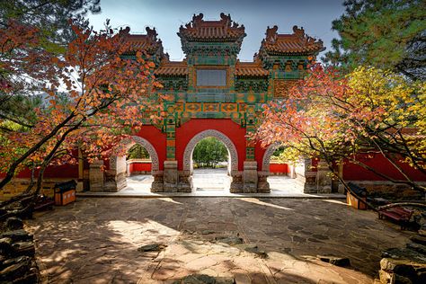 Wu Yaxuan Glazed archways are decorated with yellow and green glazed tiles, and generally are used by the imperial family or temples as a kind of memorial landmark. This stately colored glaze archway in Putuo Zongcheng Temple is a symbol of the ancient Chinese hierarchy. The structure is completely composed of glazed imitation-wood components, demonstrating the ingenuity of Qing Dynasty imperial architecture. Qing Dynasty Architecture, Imperial Architecture, Glazed Tiles, Chinese Symbols, Chinese Garden, Garden Inspired, Qing Dynasty, Yellow And Green, Ancient Chinese