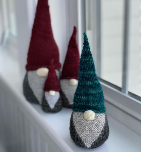 Suzanne Palmer’s Instagram photo: “🌲🍄🌲🌿♥️🌿🌲🍄🌲 There he is...the 14th gnome I’ve knit in the last 3 years using the Never Not Gnoming pattern by Sarah Schira. I followed the…” Knitted Gnomes, Knit Gnome, Silver Fox, Christmas Star, Knit Crochet, Knitting Patterns, Yarn, Instagram Photo, Knitting