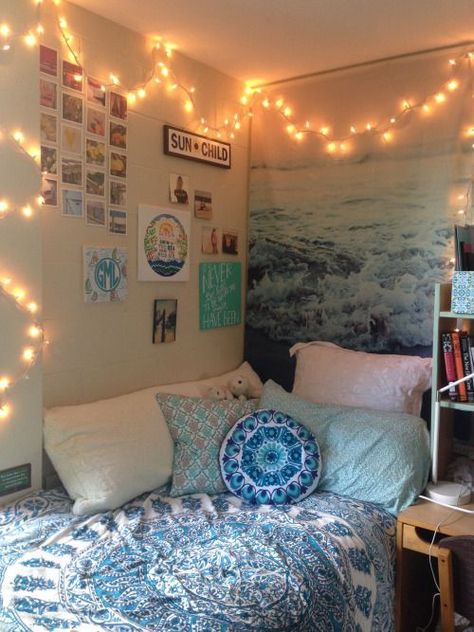 20 Amazing Penn State Dorm Rooms for Dorm Decor Inspiration Dorm Lights, College Decorations, Dorms Decor, Zimmer Diy, Dorm Sweet Dorm, Dorm Inspiration, Dorm Diy, Dorm Room Diy, Cool Dorm Rooms