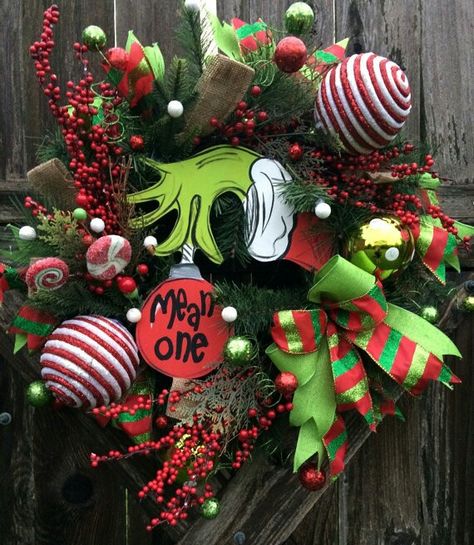 Grinch Wreath Grinch Christmas Decor, Grinch Decor, Grinch Wreath, Elf Christmas Decorations, Grinch Decorations, Grinch Christmas Party, Whoville Christmas, Christmas Mesh Wreath, Grinch Party