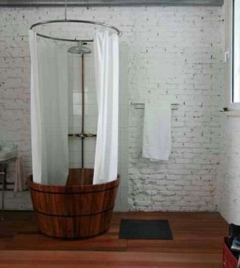 Whiskey Barrel Shower Tiny House Bathtub, Small Bathtub, Bad Inspiration, Cottage Bathroom, Shower Base, Earthship, Design Industrial, Bath Tub, Beautiful Bathrooms