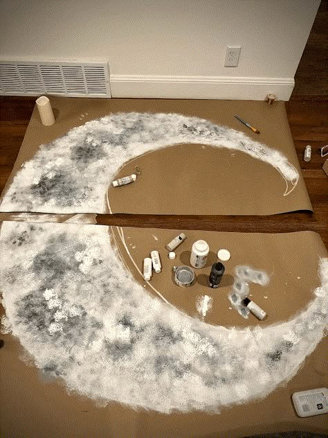 How to Make a DIY Giant Crescent Moon Crescent Moon Photo Prop, Paper Moon Diy, Diy Clouds Decorations, Prom Theme Decorations, Moon Party Ideas, Moon Backdrop, Moon Decoration, Diy Moon, Star Centerpieces