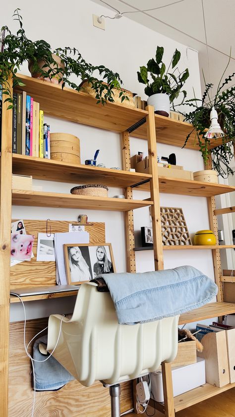 Ikea Ivar Desk, Ivar Desk, Ivar Ideas, Small Cozy Apartment, Ikea Ideas, Desk Diy, Ikea Ivar, Workspace Design, Cute Pillows