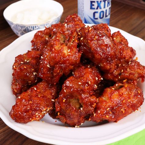 Sweet, sour, & spicy Korean fried chicken (Yangnyeom-tongdak) recipe by Maangchi Maangchi Recipes, Garlic Fried Chicken, Spicy Fried Chicken, Spicy Rice, Quick Dishes, Spicy Korean, Korean Fried Chicken, Popcorn Chicken, Korean Dishes