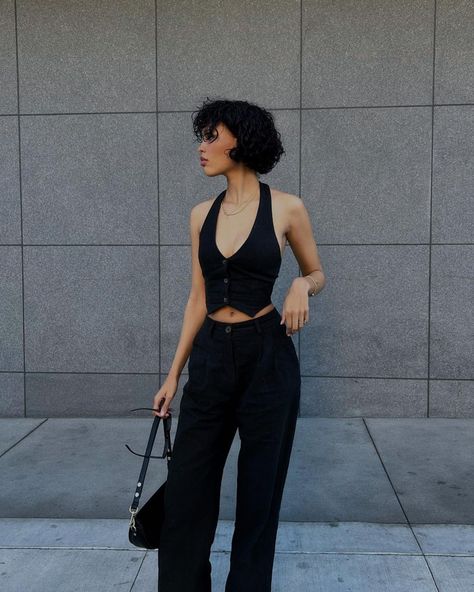 Nara Aziza Smith on Instagram: “❤️‍🔥” Nara Smith, New Classic, Mode Vintage, Nara, Black Outfit, Look Cool, Modest Fashion, Pretty Outfits, Chic Outfits