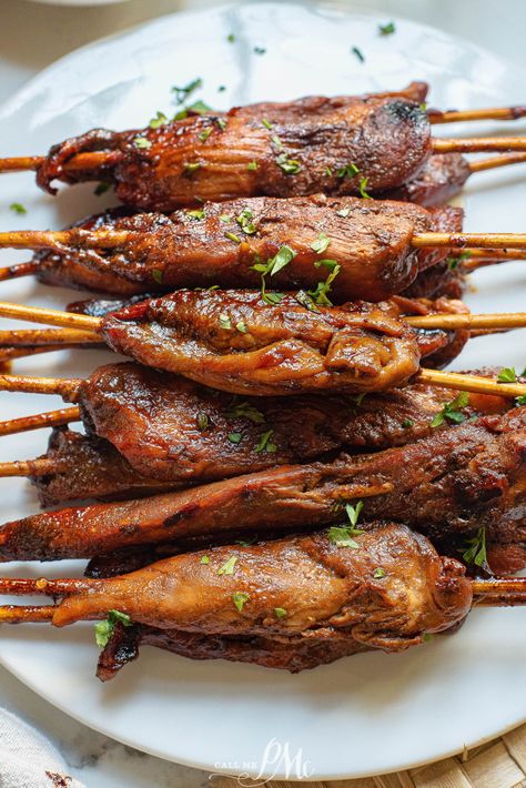 Sticky Bourbon Chicken Skewers is the perfect combination of sweet, tangy, and spicy. Soaking chicken pieces in a tasty, flavorful marinade and grilling them to perfection over high heat will give you a delicious dish that your whole family will love. Bourbon Chicken Skewers, 3 Ingredients Recipes, Tailgating Hacks, Tailgate Ideas, Hearty Recipes, Chicken Kabob Recipes, Grilled Chicken Kabobs, Bourbon Chicken, Honey And Soy Sauce