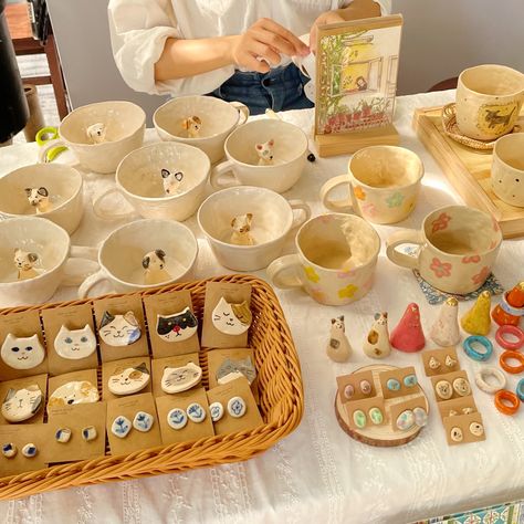 Korean cute handmade ceramic Ceramic Booth Display, Ceramic Market Display, Pottery Market Display, Korean Art Aesthetic, Art Workshop Ideas, Art Market Booth, Flea Market Ideas, Art Market Display, Clay Display