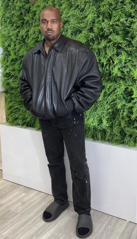 Shai Fits, Kanye West Balenciaga, Hiphop Wallpapers, Kanye West Fashion, Kanye West Outfits, Kanye West Style, Yeezy Outfit, Male Celebs, Leather Trench