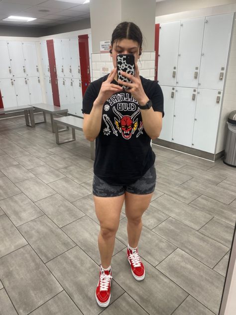 Vans Gym Outfit, Vans Gym, Red Vans Outfit, Converse Gym Outfit, Trendy Vans, Gym Outfit Ideas, Outfit Ideas 2024, Vans Outfit, Red Vans