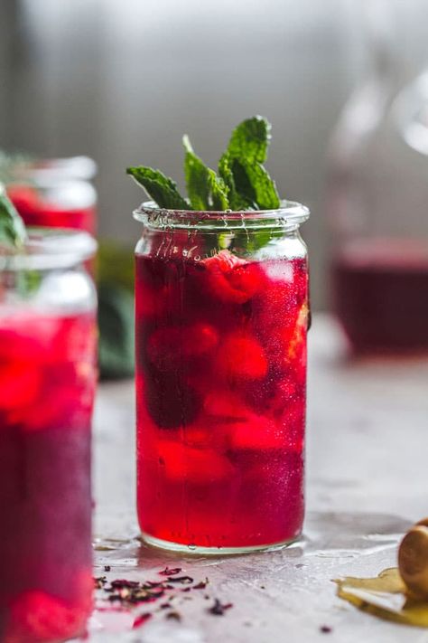 Hibiscus Iced Tea, Raspberry Recipe, Travel Edinburgh, Edinburgh London, بذور الشيا, Smoothie Detox Cleanse, Full Body Detox, Iced Tea Recipes, Smoothie Detox