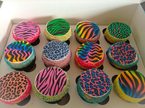 Rainbow Cheetah Cupcakes, Rainbow Cheetah Birthday Party, Cheetah Cupcakes, Animal Print Cupcakes, Neon Birthday Cakes, Cheetah Birthday Party, Lisa Frank Birthday Party, Jungle Cupcakes, Leopard Cake