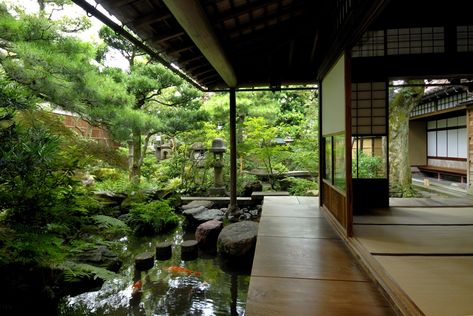 Part of what makes this so appealing to me is the large overhangs and japanese gardens at the foot of the steps Traditional Japanese Home, Japanese House Design, Zen House, Japanese Home Design, Japanese Style House, Traditional Japanese House, House Backyard, Indoor Design, Kanazawa