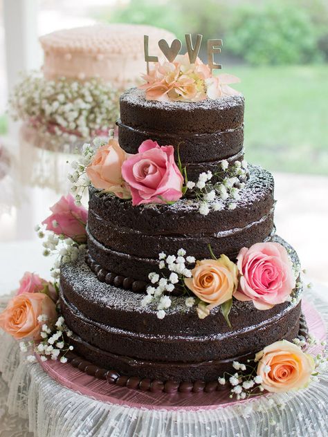 Keep it sweet and simple with a naked chocolate ganache wedding cake. Sprinkle powdered sugar onto the tiers, decorate with colorful, fresh flowers, and finish it off with a simple cake topper. Homemade Wedding Cake, Inside Cake, Cake With Flowers, Chocolate Wedding, Torte Cupcake, Wedding Cake Photos, Homemade Wedding, Naked Cakes, Chocolate Wedding Cake