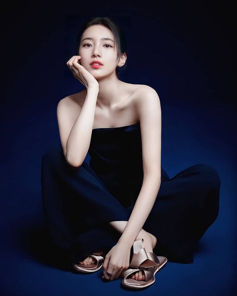 Suzy Photoshoot, Dior Photoshoot, High Fashion Photoshoot, Lee Hyori, Bae Suzy, Korea Fashion, Korean Actress, Photoshoot Inspiration, Fashion Photoshoot