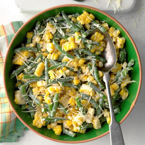 Corn and Green Bean Salad Pesto Corn, Green Bean Salad Recipes, Cornbread Salad, Bean Salad Recipe, Green Bean Salad, Corn Salad Recipes, Quick Dishes, Green Bean Salads, Bean Salad Recipes