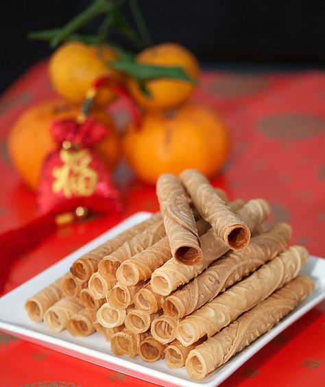 Bling Decor, Chinese New Year Cookies, Chinese New Year Food, Kek Lapis, New Year's Desserts, Asian Sweets, Cookie Snack, Roll Cookies, Singapore Food