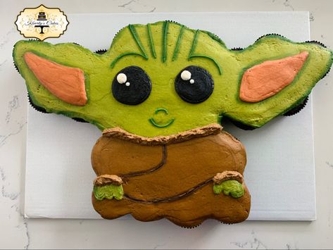 Grogu Cupcakes, Yoda Cupcake Cake, Baby Yoda Cupcakes, Baby Yoda Smash Cake, Grogu Cupcake, Grogu Smash Cake, Easy Grogu Cake, Grogu Birthday Cake Ideas, Baby Yoda Cake