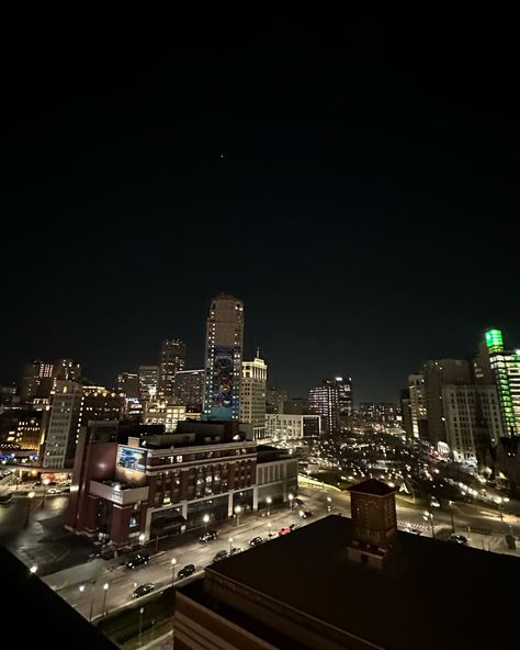 #view #detroit #nightlife #night #city Detroit At Night, Detroit Aesthetic, Detroit Night, Power Trip, Night Vibes, Night City, At Night, Night Life, Photographer