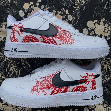 Hand-painted dragon custom air force 1s! Available in any size, colour, or shoe type - just drop me a message with requests. Painted using waterproof long lasting Angelus leather paint, and finished with a clear top coat to seal the paint.  These are made to order, so if you would like any specific details added just ask me, or I can make up a design with you. Dragon Air, Tenis Air Force, Sneakers Nike Air Force, Custom Sneakers Nike, Sneakers Nike Air, Custom Painted Shoes, Custom Shoes Diy, Nike Shoes Air Force, White Nike Shoes