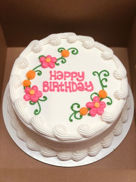 Round Birthday Cake Ideas, Simple Birthday Cake Designs, Dairy Queen Cake, Dairy Queen Ice Cream Cake, Round Birthday Cakes, Buttercream Cake Designs, Cake Writing, Buttercream Cake Decorating, Spring Cake