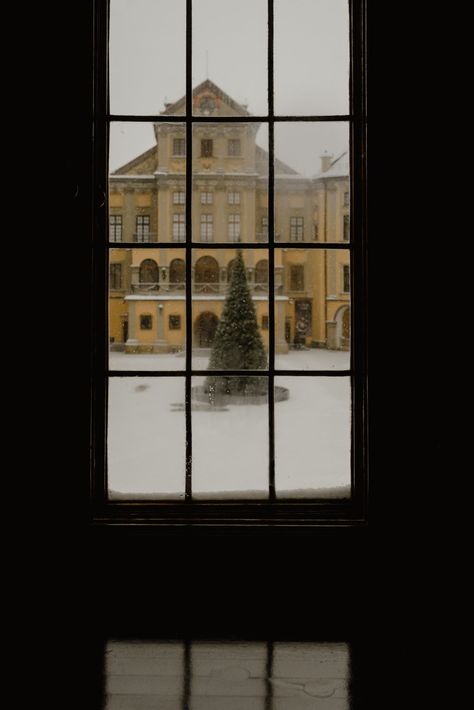 Castle Christmas, Christmas Tree Images, Windows Wallpaper, New Year Wallpaper, Winter Images, Winter Background, Travel Images, Background Vintage, Christmas Images