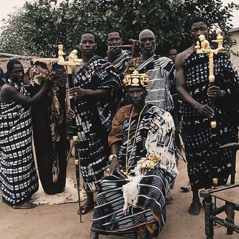 Ivory Coast Culture, Akan Culture, Ghanaian Culture, Ghana Culture, Ghana Art, Creative Diary, African Architecture, African Arts, African Traditional Wear