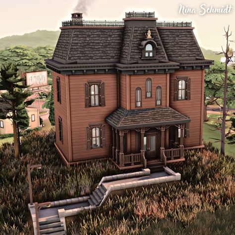 A house inspired by the Batel Motel house, built for the upcoming series of my friend Bexflix on Youtube. Ts4 Victorian House, Sims 4 Old House Cc, Sims 4 Butler, Sims 4 Victorian House, Sims4 Inspiration, Bates Motel House, Sims Layout, Minecraft Hus, Dark Academia House