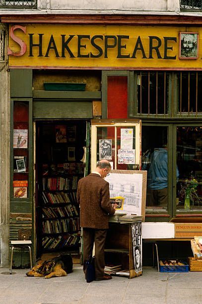 Shakespeare And Company Paris, Ethereal Fairy, Places In Paris, Paris Books, Shakespeare And Company, Book Cafe, Romanticizing Life, Living In Paris, Literature Art