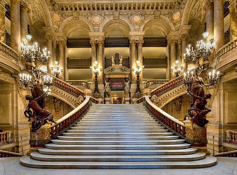 Opera Garnier House Lobby, Opera Garnier Paris, Castle House Design, Auditorium Design, Paris Opera House, Baby Photography Backdrop, Opera Garnier, Lobby Interior Design, Bubble Party